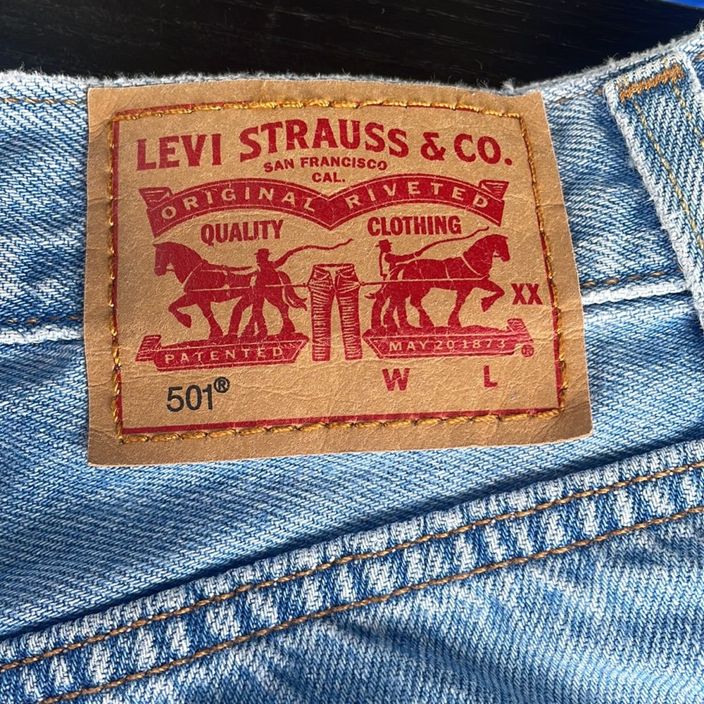 Levi’s ripped shorts - Picture 3 of 3